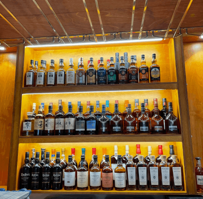 더라이브러리 Bar&Pub 위스키파크